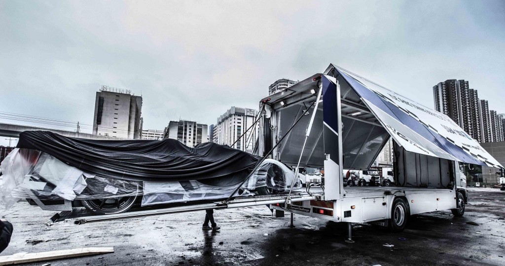 Lamborghini Veneno arrives at Hong Kong Lamborghini on the back of a flatbed lorry
