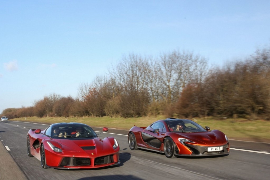 Side by side Ferrari LaFerrari and McLaren P1