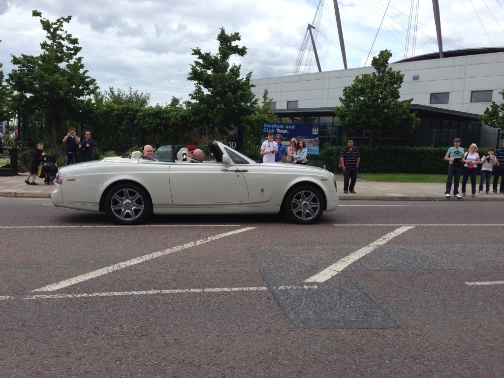 Side view of the Rolls-Royce Phantom Drophead